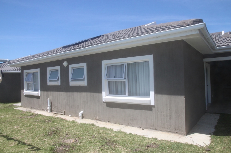 To Let 3 Bedroom Property for Rent in Kidds Beach Eastern Cape